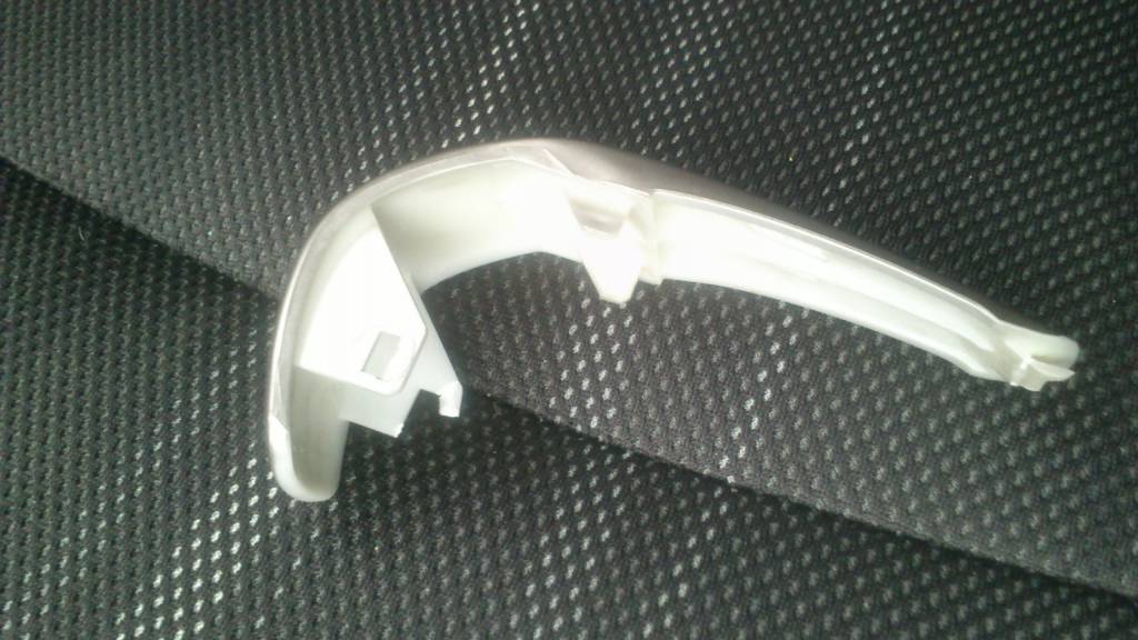 Заедает кнопка фиксации рычага АКПП 697-2