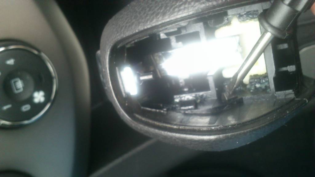 Заедает кнопка фиксации рычага АКПП 691-7