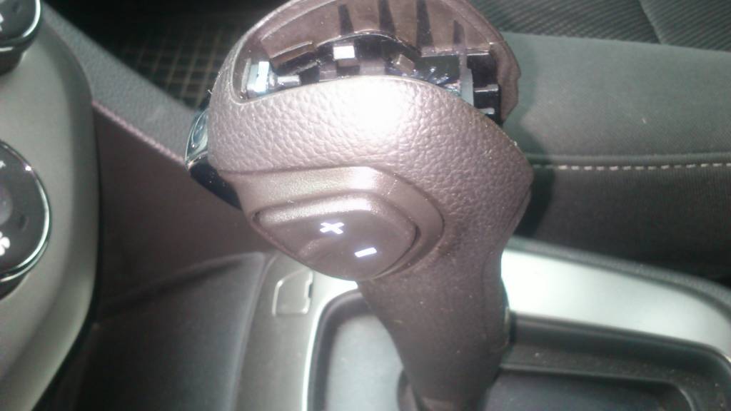 Заедает кнопка фиксации рычага АКПП 683-1